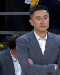 爱游戏体育官方网站-出场38分钟，5中1，仅得2分！球迷：杜锋任人唯亲？